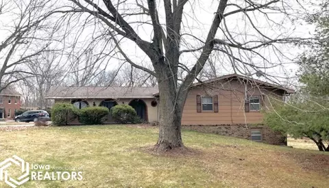 3001 Hickory Ln, Mount Pleasant, IA 52641