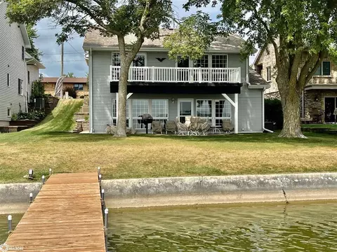 3607 N Shore Dr, Clear Lake, IA 50428