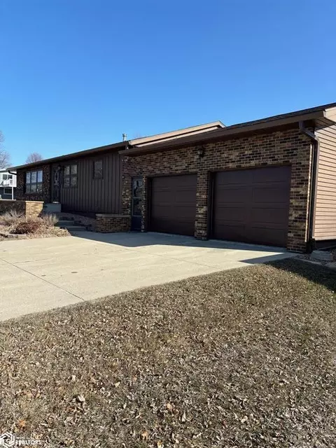 802 SW 3rd Ave, West Bend, IA 50597