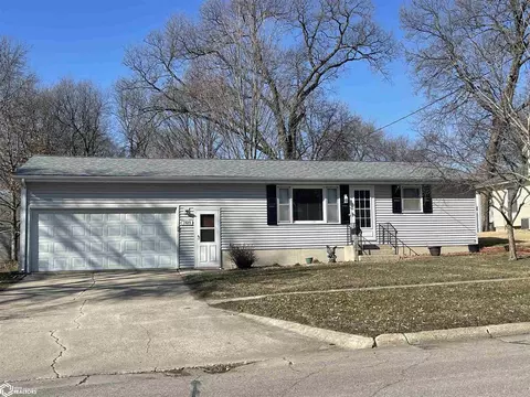 1023 S 3rd St, Clear Lake, IA 50428