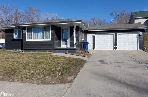 312 N 10th St, Denison, IA 51442