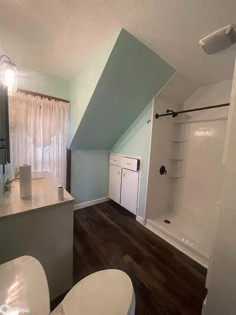 Bath - 609 North Ave, Westside, IA 51467 photo 1 of 2