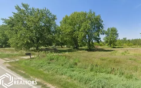 111 Russell St, Oakville, IA 52646