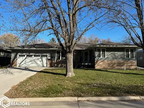 535 N 13th St, Forest City, IA 50436