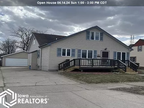 242 N Crescent Dr, Mason City, IA 50401