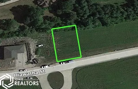 2608 Hiawatha St, Perry, IA 50220