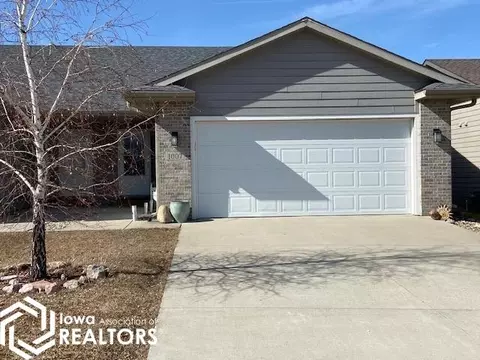 1007 Nash Ct, Clear Lake, IA 50428