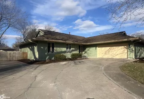 507 Fairway Pl, Fairfield, IA 52556