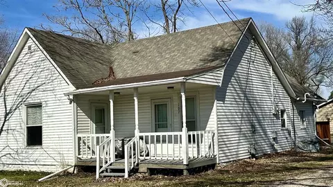 107 W Walnut St, New Sharon, IA 50207