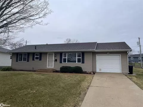 2005 Skyline Dr, Marshalltown, IA 50158
