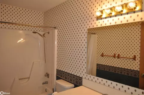 Bath - 413 E Valley Dr, Carroll, IA 51401 photo 2 of 2