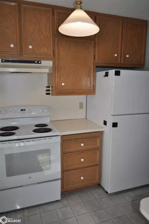 Kitchen - 413 E Valley Dr, Carroll, IA 51401 photo 5 of 6