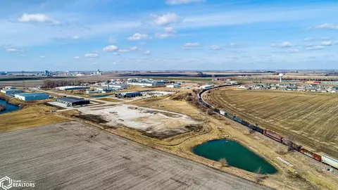 551 W 13th St, Nevada, IA 50201