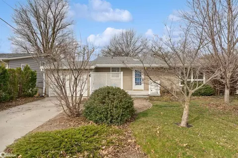 417 W Burlington Ave, West Burlington, IA 52655