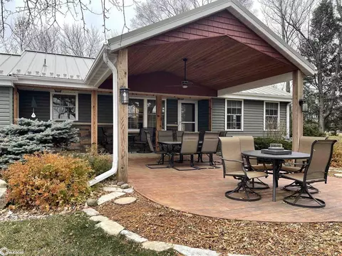 418 27th Ave, Clear Lake, IA 50428
