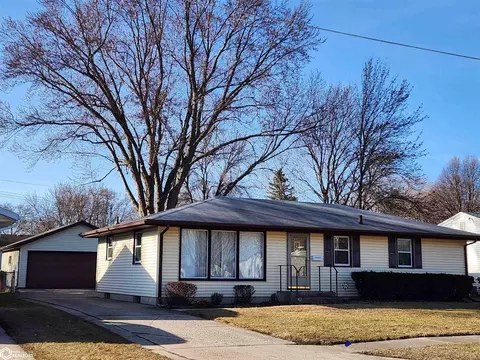 913 13th St SE, Mason City, IA 50401