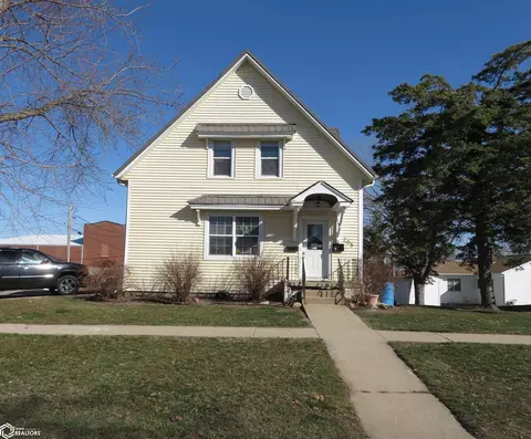 205 E Carleton St, Toledo, IA 52342