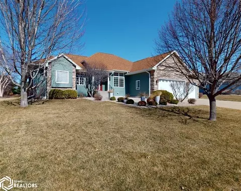 2312 Country Club Dr, Mason City, IA 50401