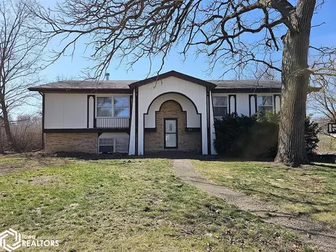 102 W 5th St, Hedrick, IA 52563