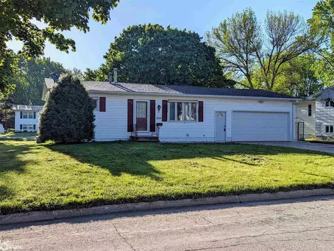 1105 8th St S, Humboldt, IA 50548