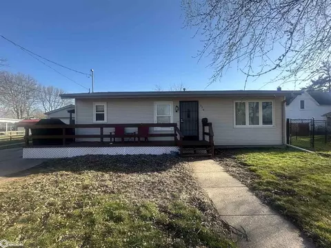 719 Merchant St, Wapello, IA 52653