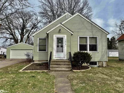 1426 S Starr Ave, Burlington, IA 52601