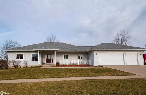 902 Benjamin Dr, Marshalltown, IA 50158
