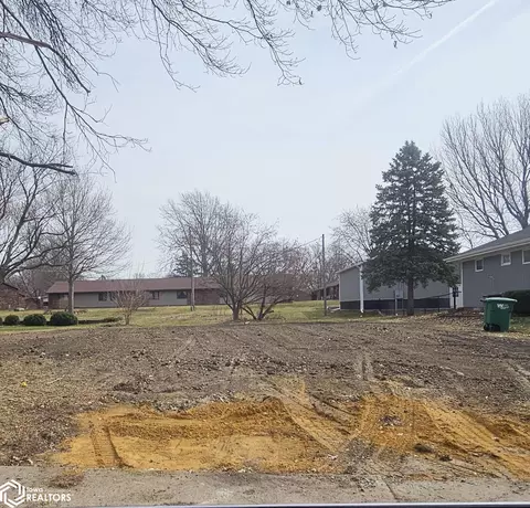 611 N Cedar St, Creston, IA 50801
