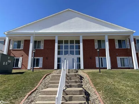 514 E Olive St #211, Marshalltown, IA 50158