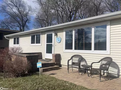 308 26th Ave S, Clear Lake, IA 50428