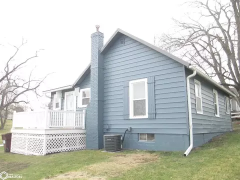 1702 Linden Ave, Chariton, IA 50049