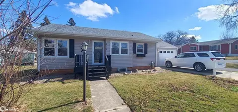 315 S 8th St, Forest City, IA 50436