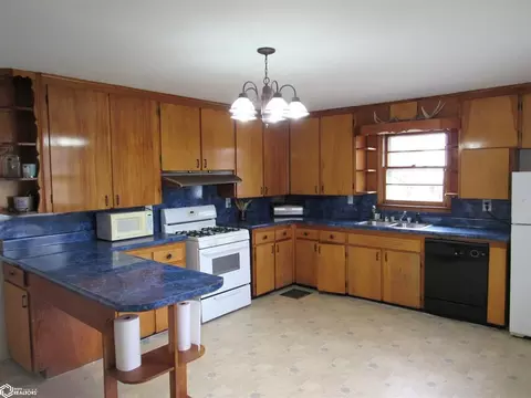 1475 15th St, Eldon, IA 52554 photo 3