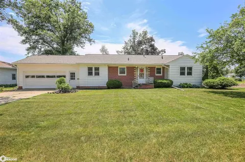 206 W Meadow Ln, Marshalltown, IA 50158