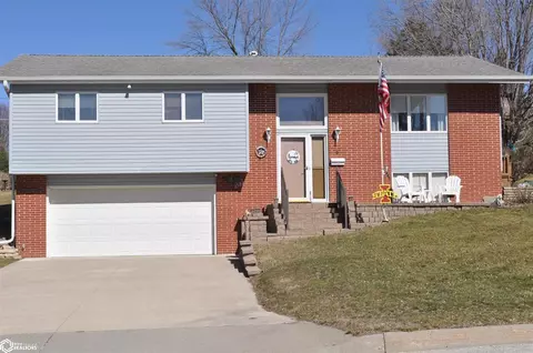 1522 Marcella Heights Dr, Carroll, IA 51401