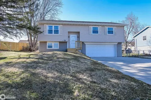 2228 Gary Ct, Marshalltown, IA 50158
