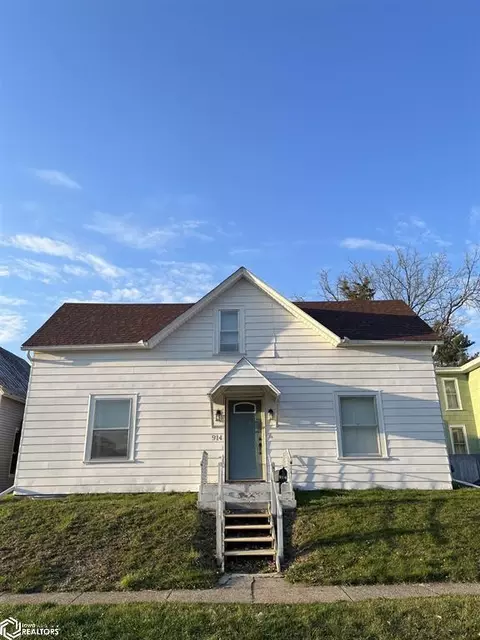 914 Oak St, Burlington, IA 52601