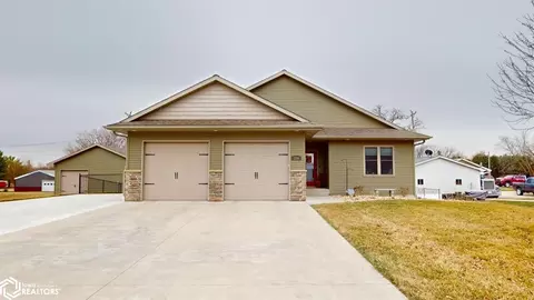 214 Park St, Osage, IA 50461