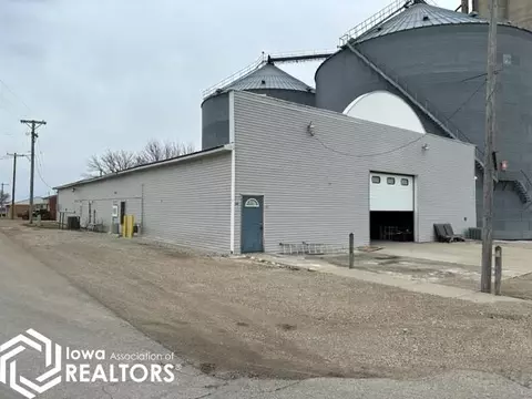 110 Maine St, Lone Rock, IA 50559