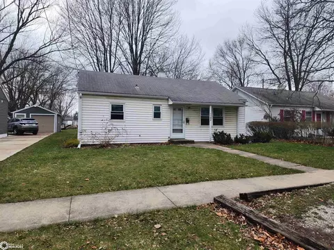 1102 S 3rd St, Fairfield, IA 52556