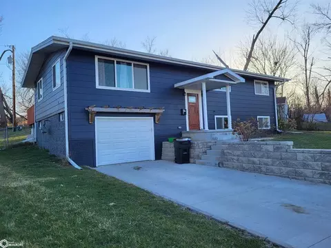 1107 Steves Ct, Marshalltown, IA 50158