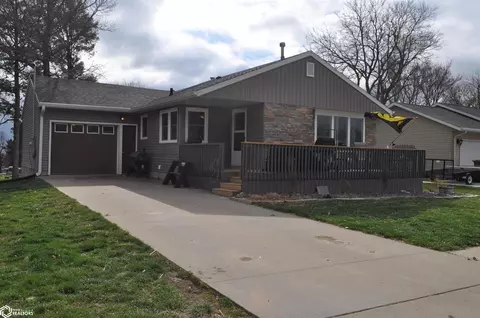 217 S Elm St, Carroll, IA 51401