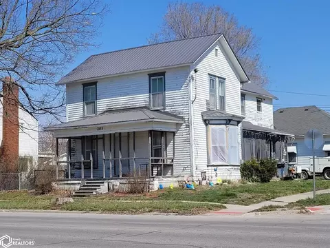 203 N Main St, Sigourney, IA 52591