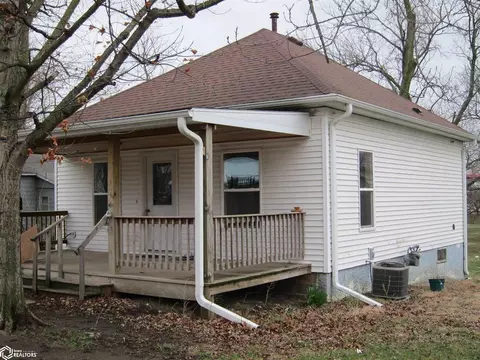 537 N 16th St, Chariton, IA 50049