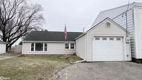 27 35th St SE, Mason City, IA 50401