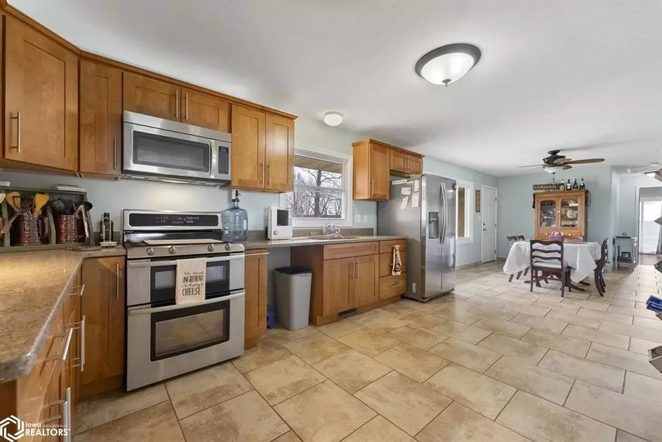 Kitchen - 6544 Hunt Rd, Burlington, IA 52601 photo 3 of 3