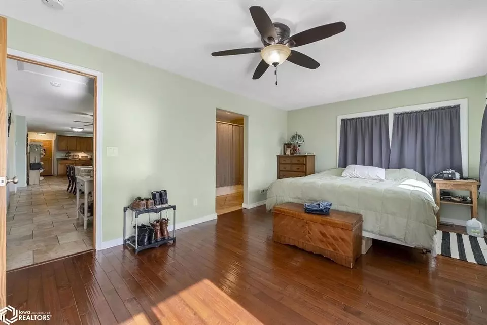 Bedroom - 6544 Hunt Rd, Burlington, IA 52601 photo 3 of 5