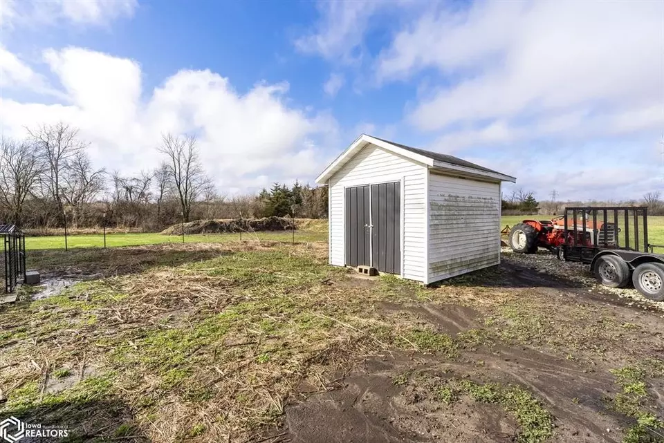 Exterior - 6544 Hunt Rd, Burlington, IA 52601 photo 5 of 7