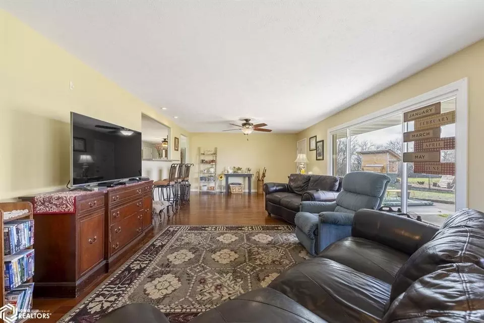 Living - 6544 Hunt Rd, Burlington, IA 52601 photo 4 of 4