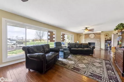 Living - 6544 Hunt Rd, Burlington, IA 52601 photo 1 of 4